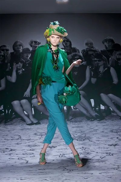Look 19